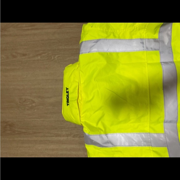 High-Visibility Yellow and Black Jacket - Picture 7 of 8